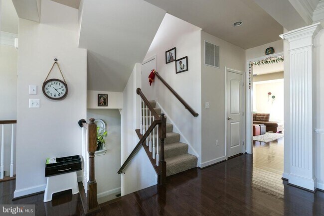 Building Photo - 42607 Offenham Terrace