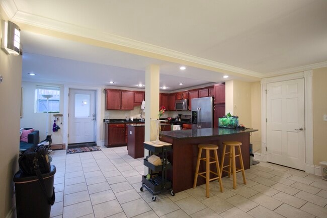 623 # 5 - Redmond Apartments