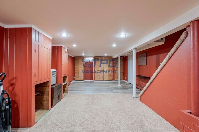 Building Photo - 8 Windsor Dr