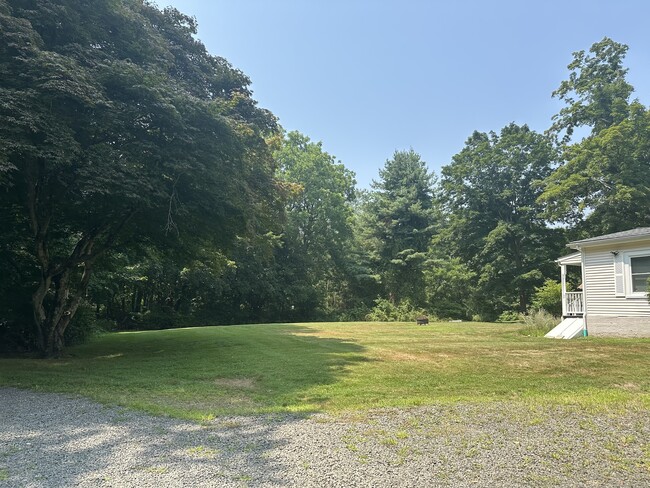 Building Photo - 708 Racebrook Rd