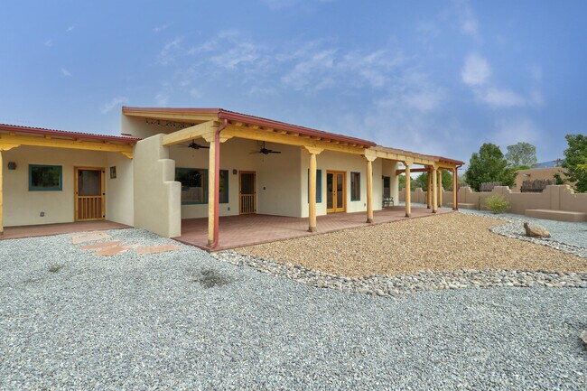 Building Photo - 1020 Ortega Rd NW