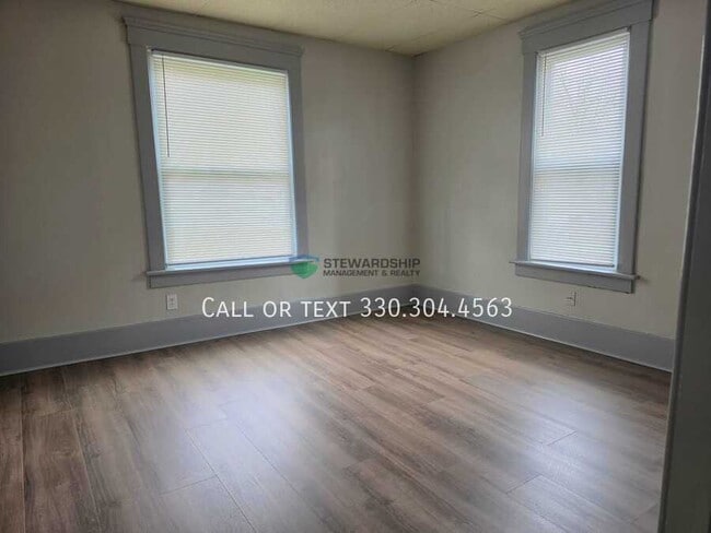 Building Photo - 149 Rhodes Ave