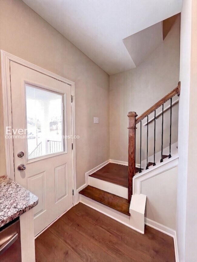 Building Photo - 215 Tara Ct