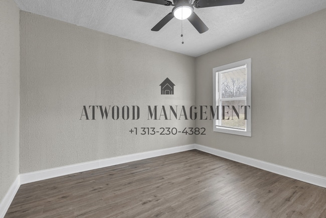 Building Photo - This beautifully updated 4-bedroom, 1-bath single-family home is ready for move-in!