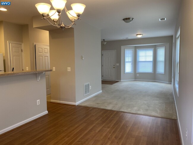 Building Photo - 156 Villa Circle