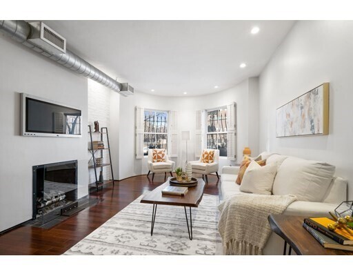 Building Photo - 1690 Washington St