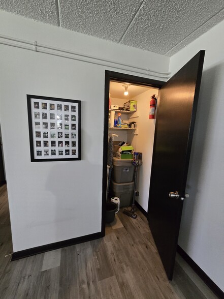 Great room small closet - 209 Kimbell Ave