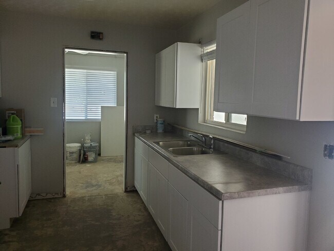 Building Photo - Move In Ready: Charming 3-Bed, 2-Bath Home in Camelback East - Available October 1, 2024!