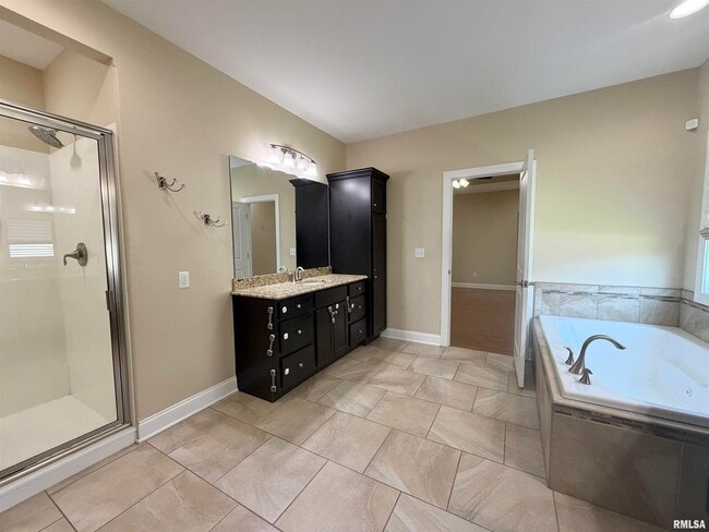 Building Photo - 1805 Blue Stone Dr