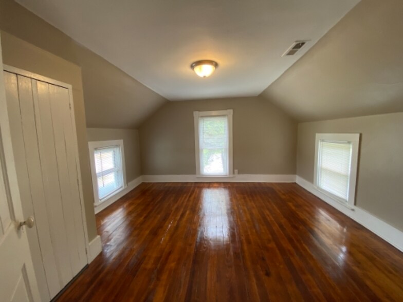 Building Photo - 1712 Seiler Rd