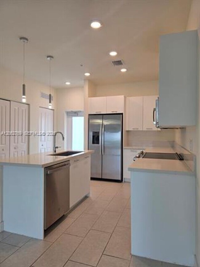Building Photo - 8167 NW 41st St