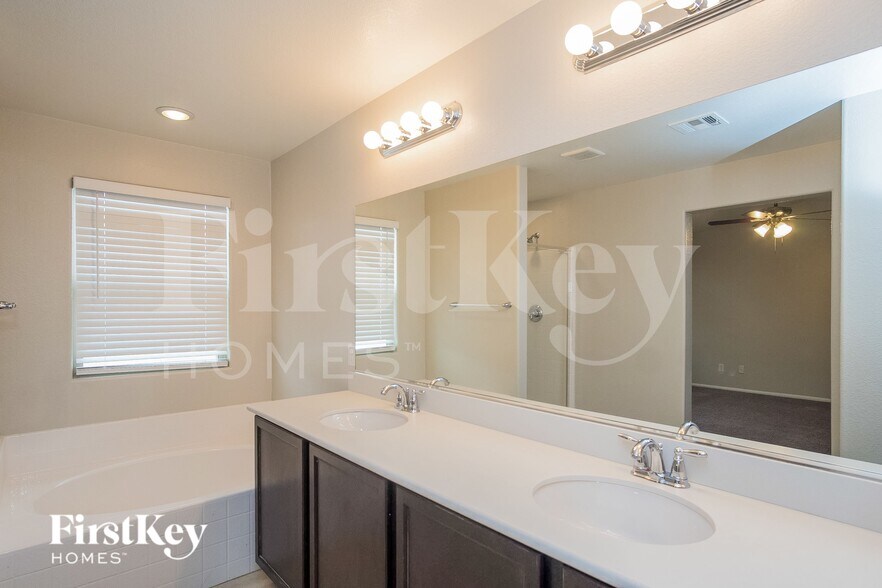 Building Photo - 6710 Crystal Run Ln