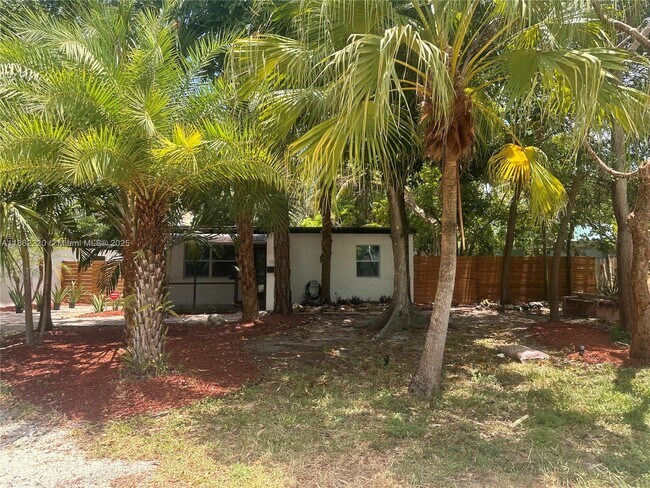 Building Photo - 1733 SW 13th St