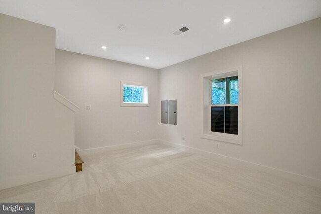 Building Photo - 9418 Dandelion Dr