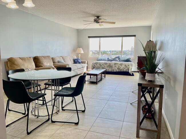 Building Photo - 4775 Cove Cir