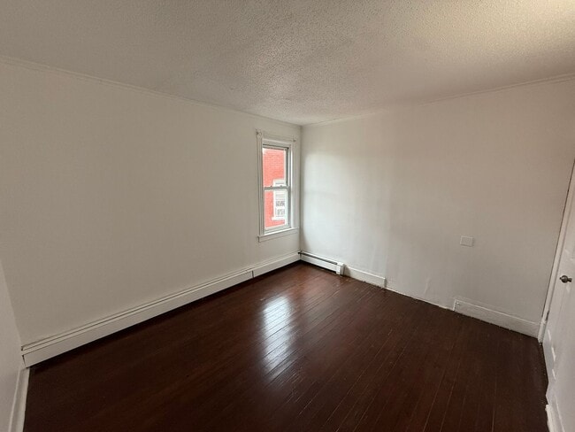 Building Photo - 122-124 Shultas Pl
