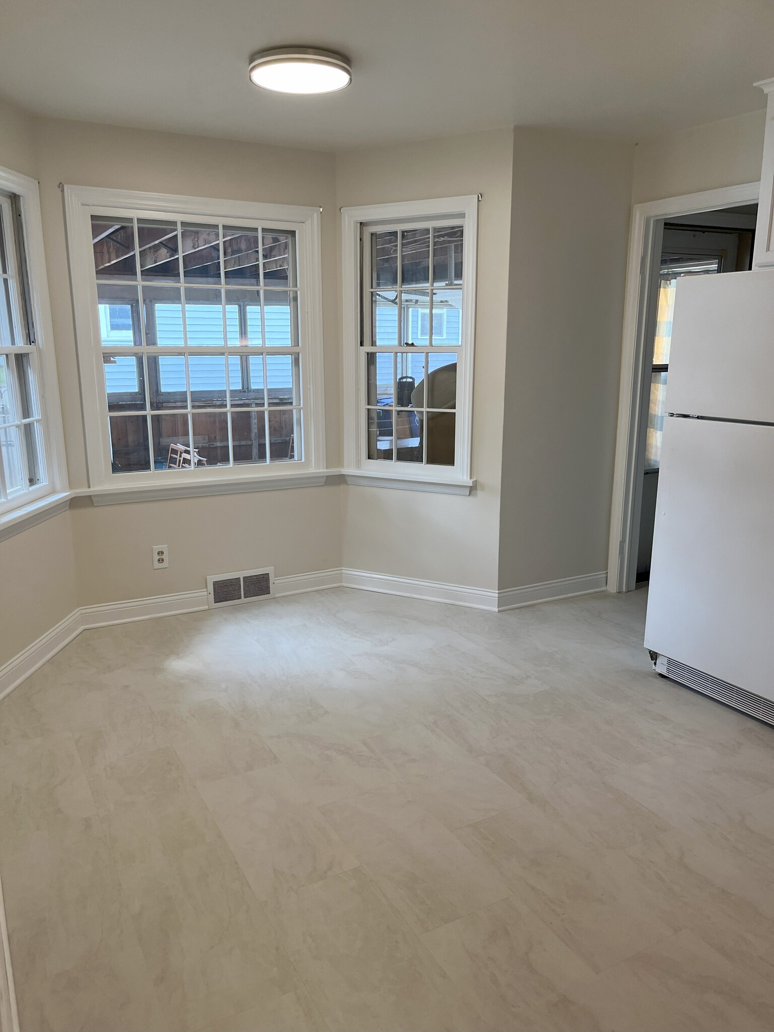 Kitchen Nook - 632 N Superior St