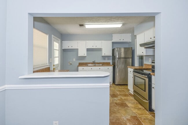 Building Photo - 928 Grenada Dr