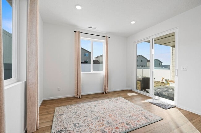 Building Photo - 10813 N Beaverhead Rd