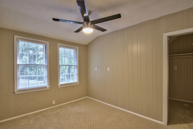 Building Photo - 301 Cactus St