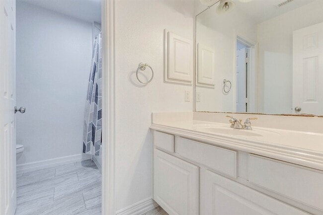 Building Photo - 26511 Cresent Cove Ln