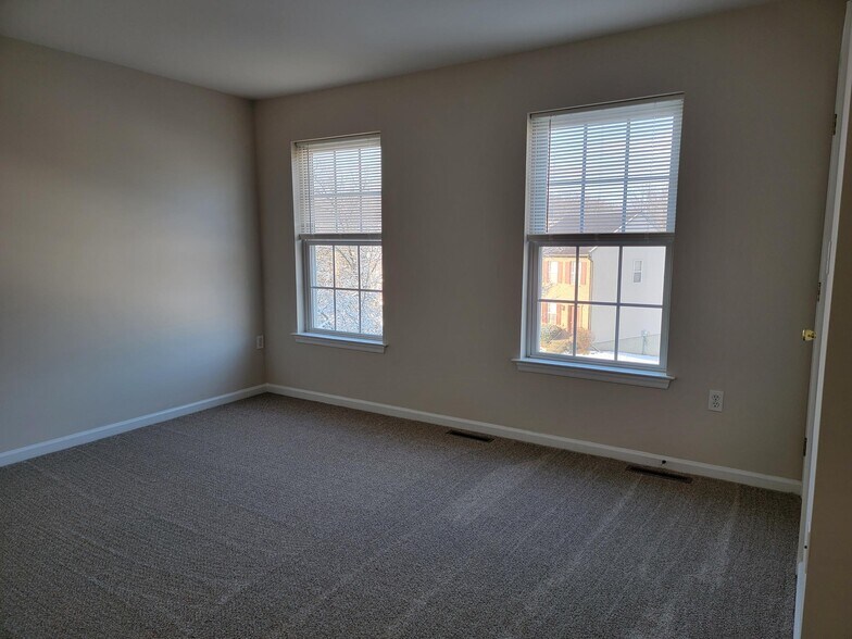 Building Photo - 673 Rockwood Dr
