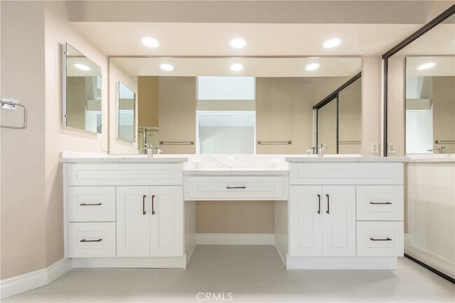 Building Photo - 6 Elderberry