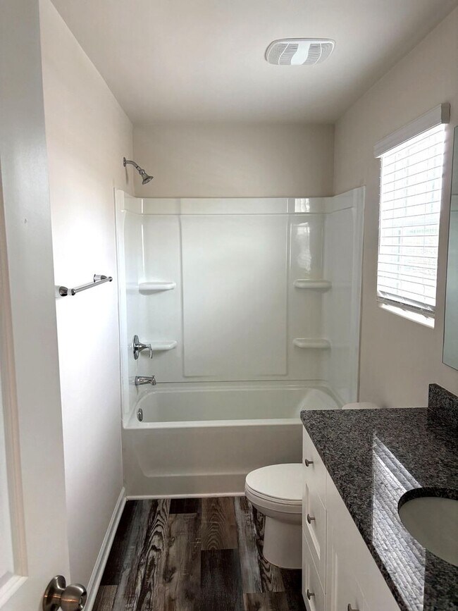 Building Photo - FIRST MONTH FREE - Bright 3BR 2.5BA Home w/ Full Appliance Kitchen • Garage Parking in Mooresville