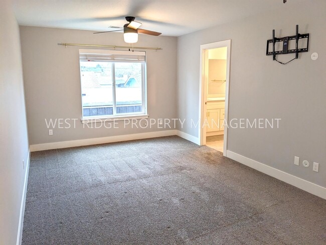 Building Photo - 6836 N Hudson St