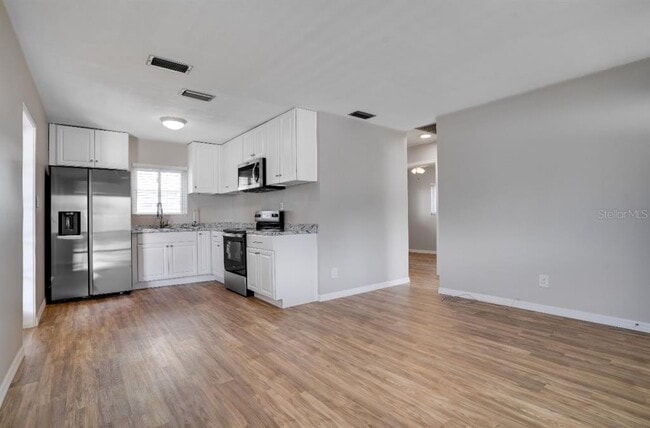 Building Photo - 6741 Hibiscus Ave S