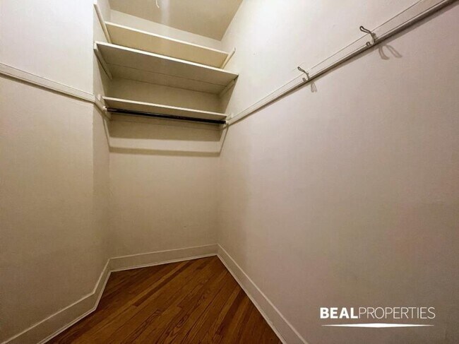 Building Photo - 1 bedroom in EVANSTON IL 60202