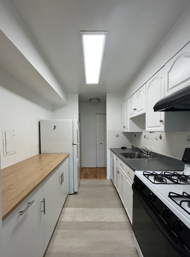 Building Photo - 8304 Tobin Rd