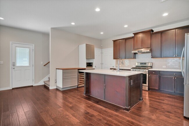 Building Photo - 5412 Golden Canary Ln