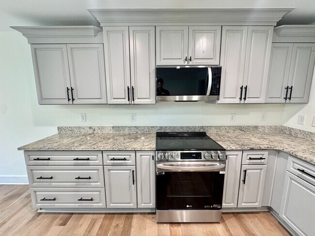 Building Photo - Fully Renovated 3 Bedroom Home for Rent in Franklin, TN Near Downtown Franklin & The Factory