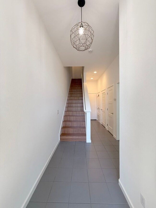 Building Photo - Modern Live/Work Loft In Sought After Depo...