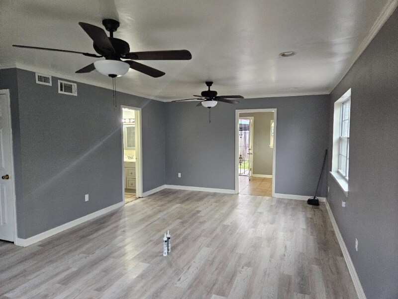 Building Photo - 1903 Rosary Dr