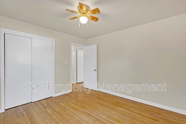 Building Photo - 350 Hughes Dr