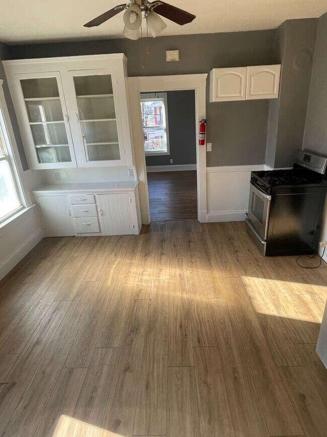 Building Photo - 3483 W 63rd St