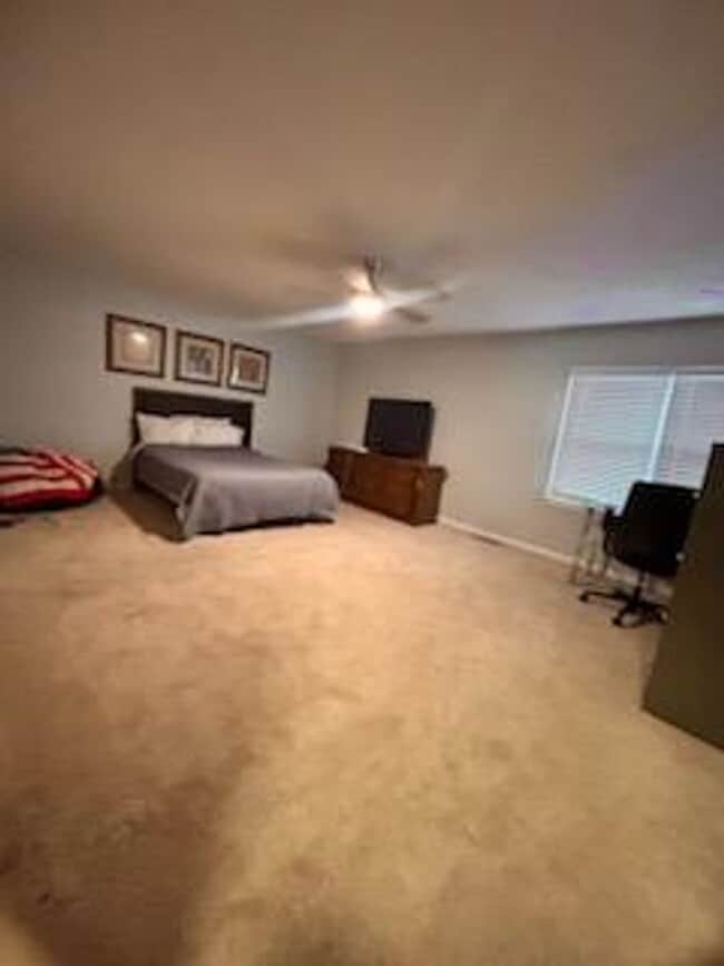 Building Photo - Stunning 3 bedroom/2 bathroom home with AMAZING lake view!