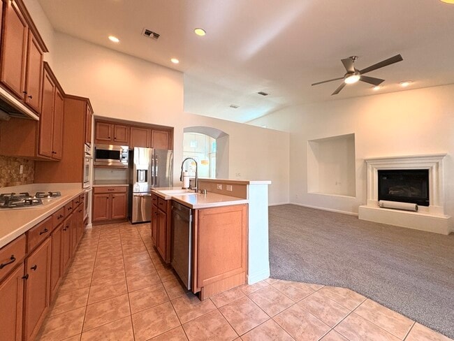 Building Photo - Beautiful 4 Bedroom with a large Pool! Located in Roseville close to a park!