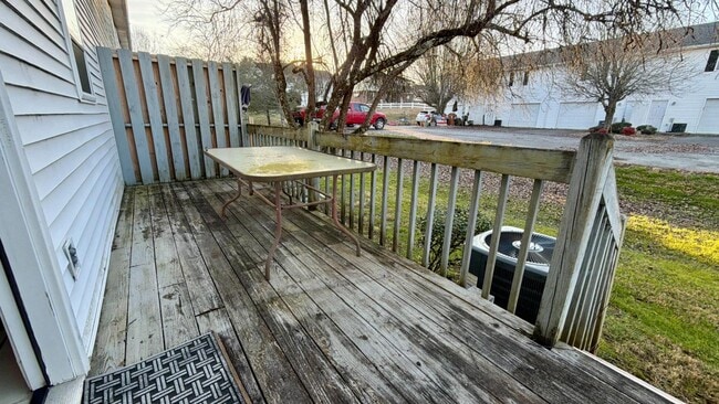 Building Photo - 23 Lexington Ct