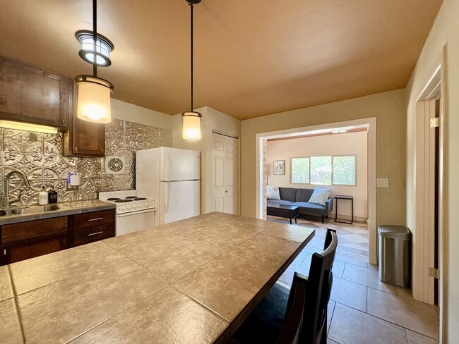 Building Photo - 2819 N Woodland Ave