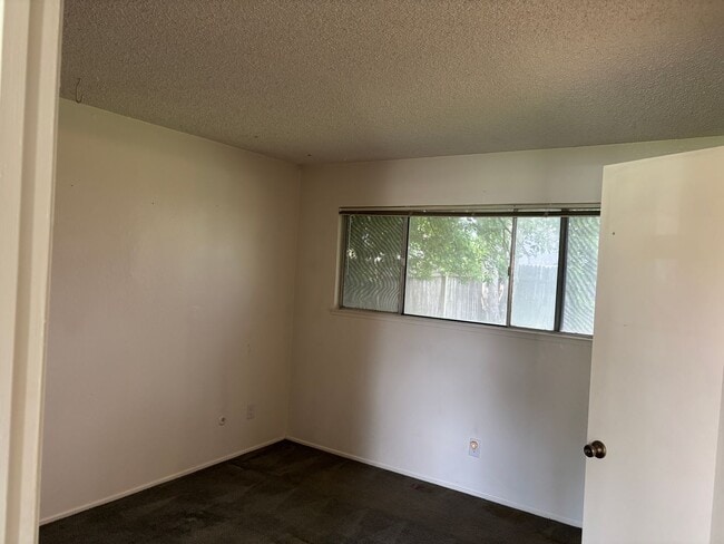 Building Photo - Cozy Cul-De-Sac Home