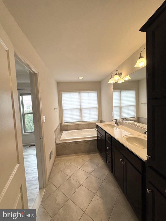 Building Photo - 23671 Sailfish Square