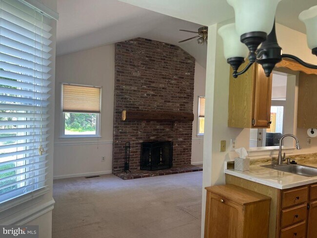 Building Photo - 3576 Windridge Dr