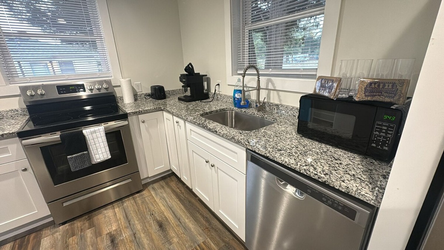 Building Photo - 403 Cedar Lane Rd