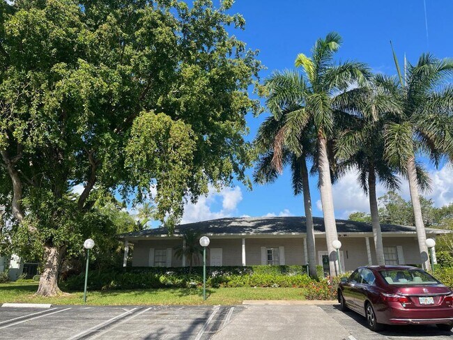 Building Photo - 2600 SW 22nd Ave