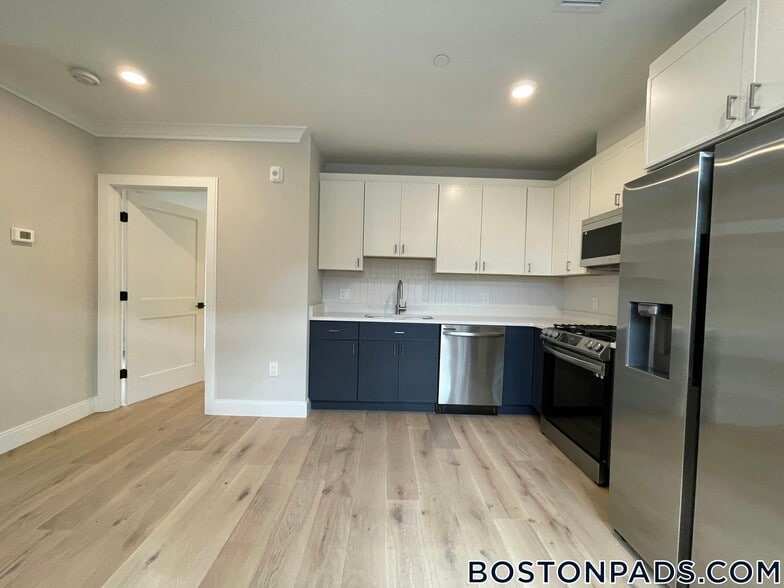 Building Photo - 157 Everett St