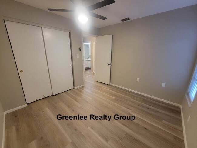 Building Photo - Don't miss this 2 Bed/ 1 Bath home in Holiday Lake Estates!