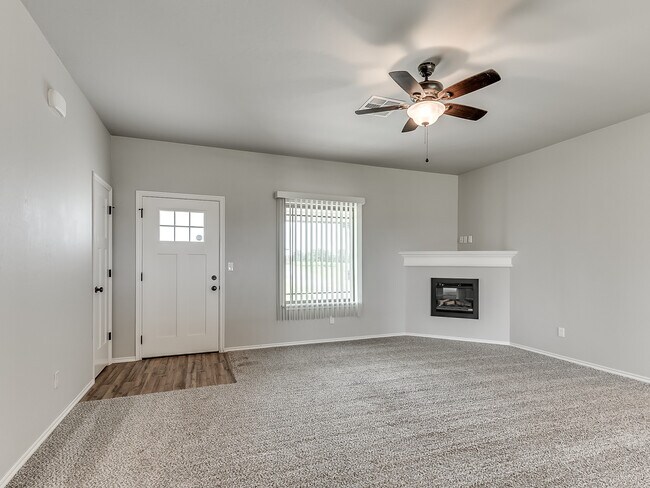 Building Photo - 2202 Buchanan Dr